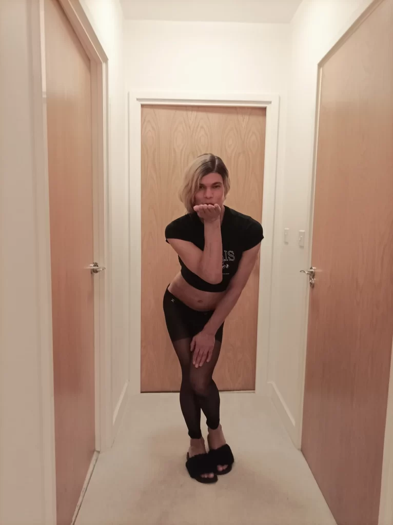 Me horny for cock !!!!