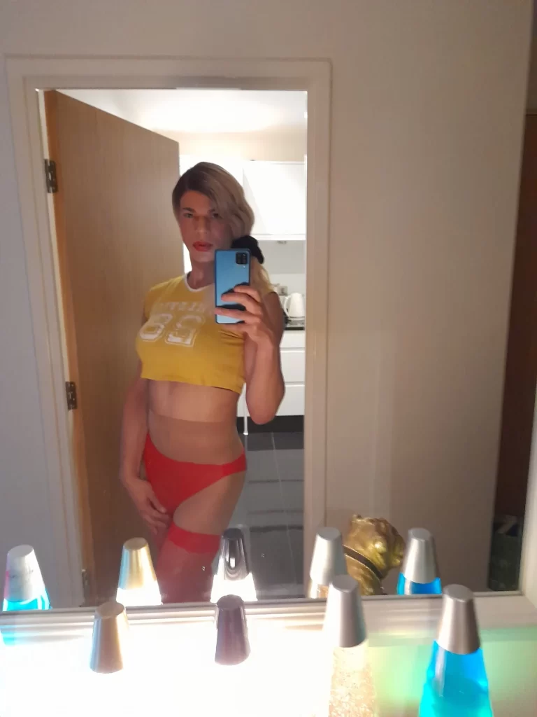 Me horny for cock !!!!
